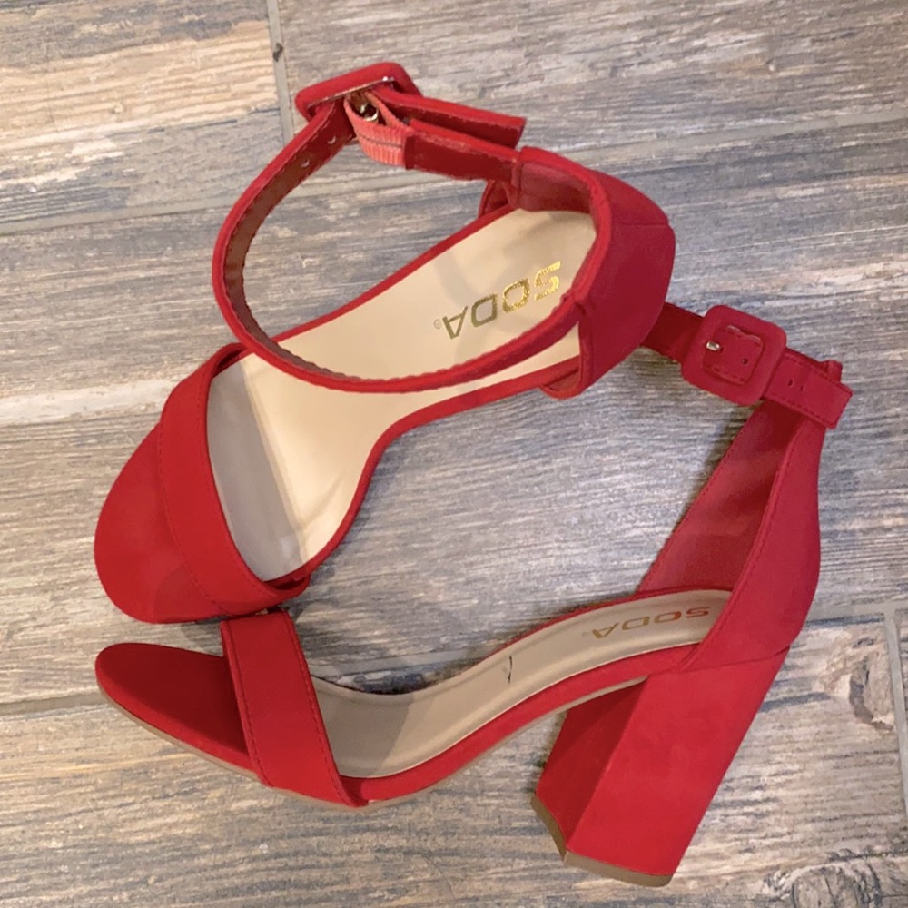 Soda Sz 9 Pretty Red Formal High Heel Shoes